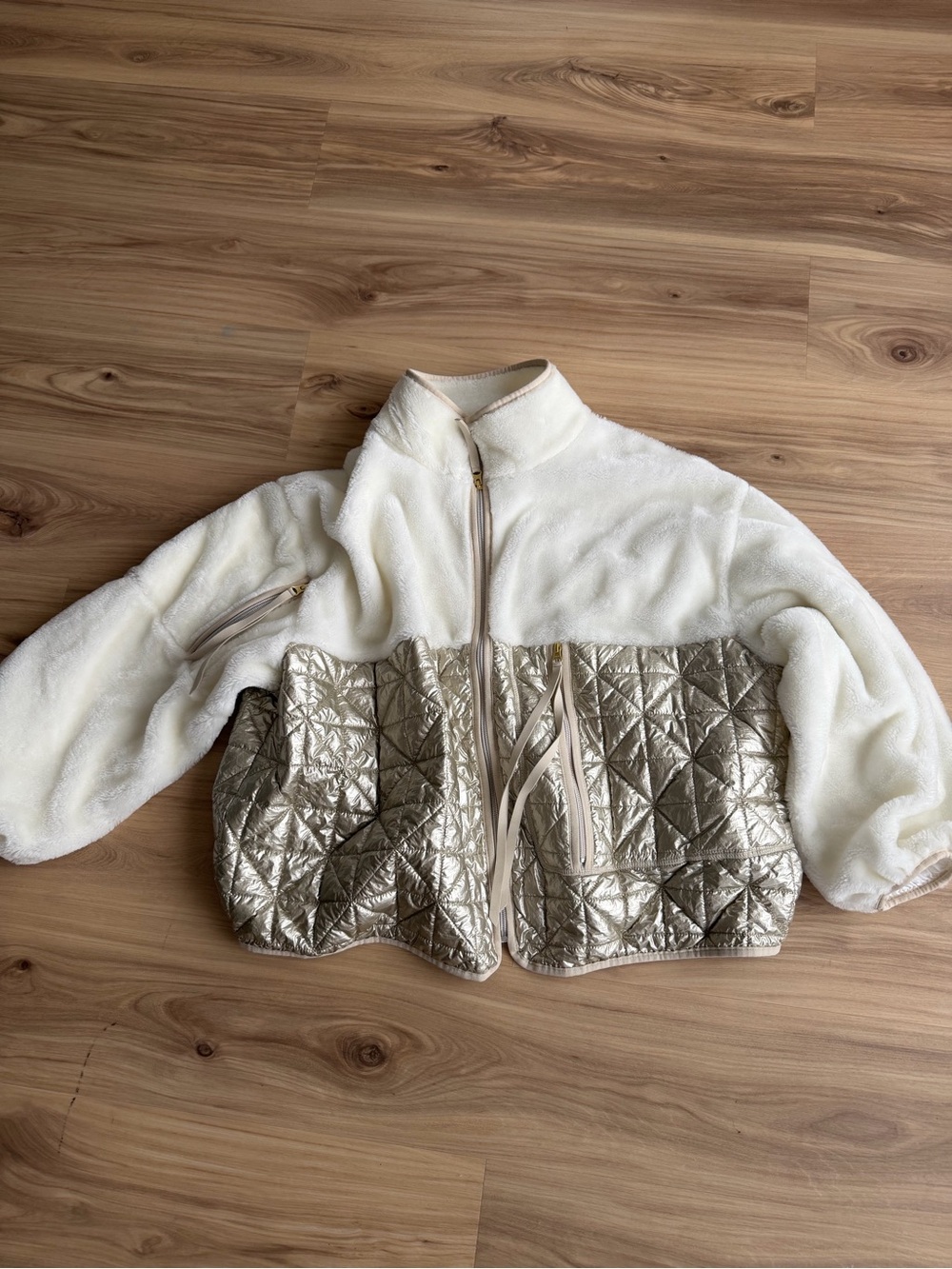 UGG Women's Cream Fleece Sherpa and Metallic Quilted Jacket full zip SIZE XL